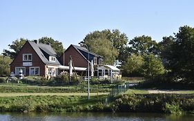 Pension Zur Schleuse Garni Am Elbe Luebeck - Kanal In Witzeeze