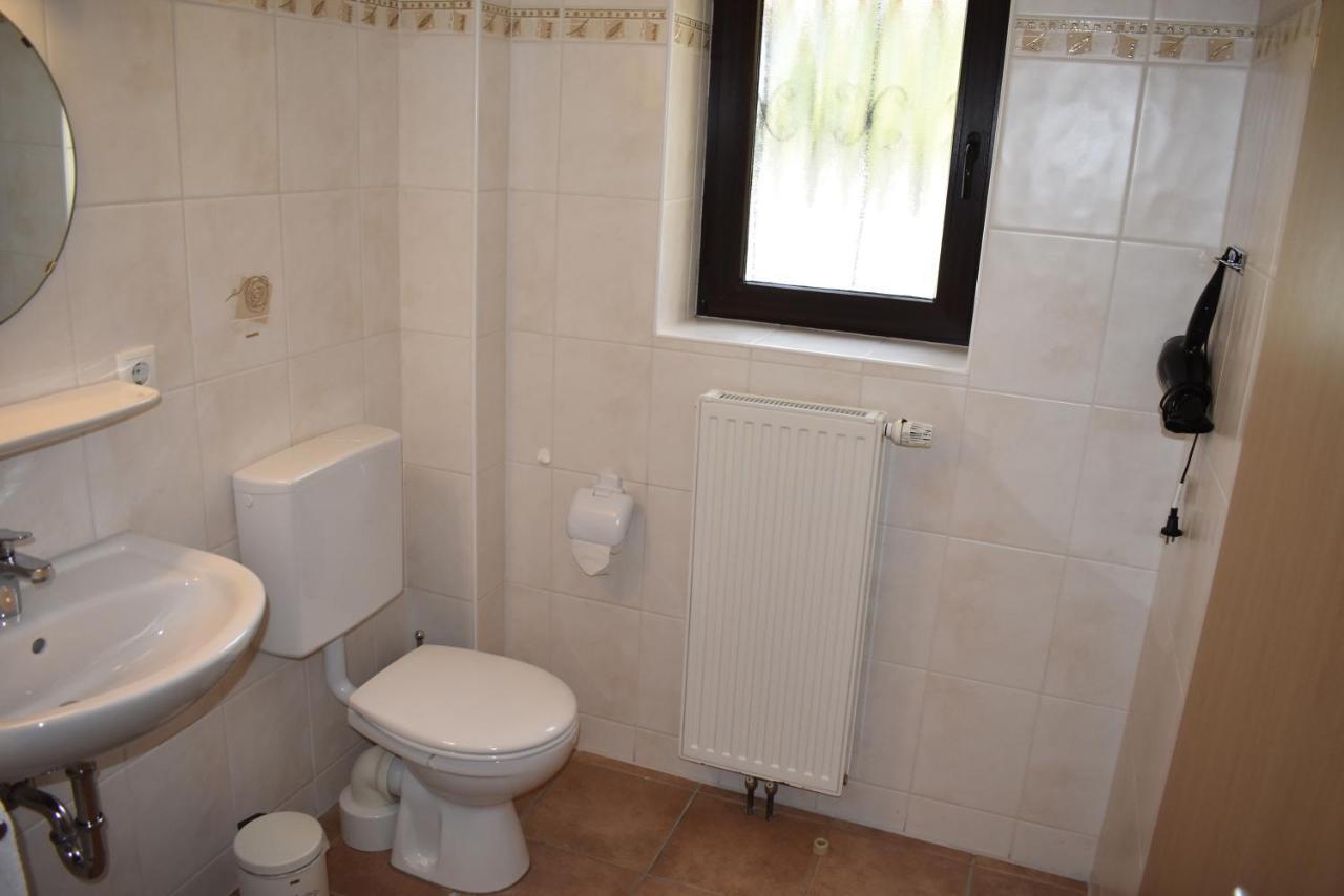 Pension Zur Schleuse Garni Am Elbe Luebeck - Kanal In Witzeeze Buitenkant foto