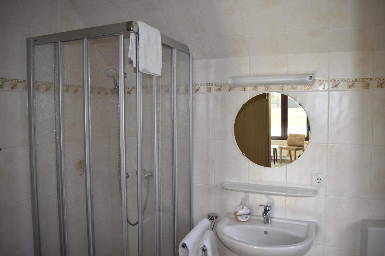 Pension Zur Schleuse Garni Am Elbe Luebeck - Kanal In Witzeeze Buitenkant foto