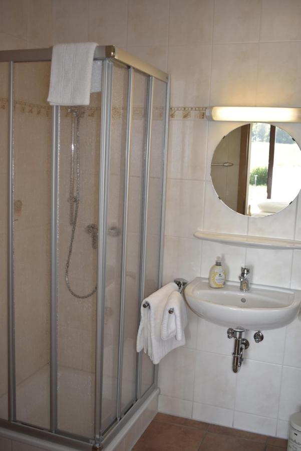 Pension Zur Schleuse Garni Am Elbe Luebeck - Kanal In Witzeeze Buitenkant foto