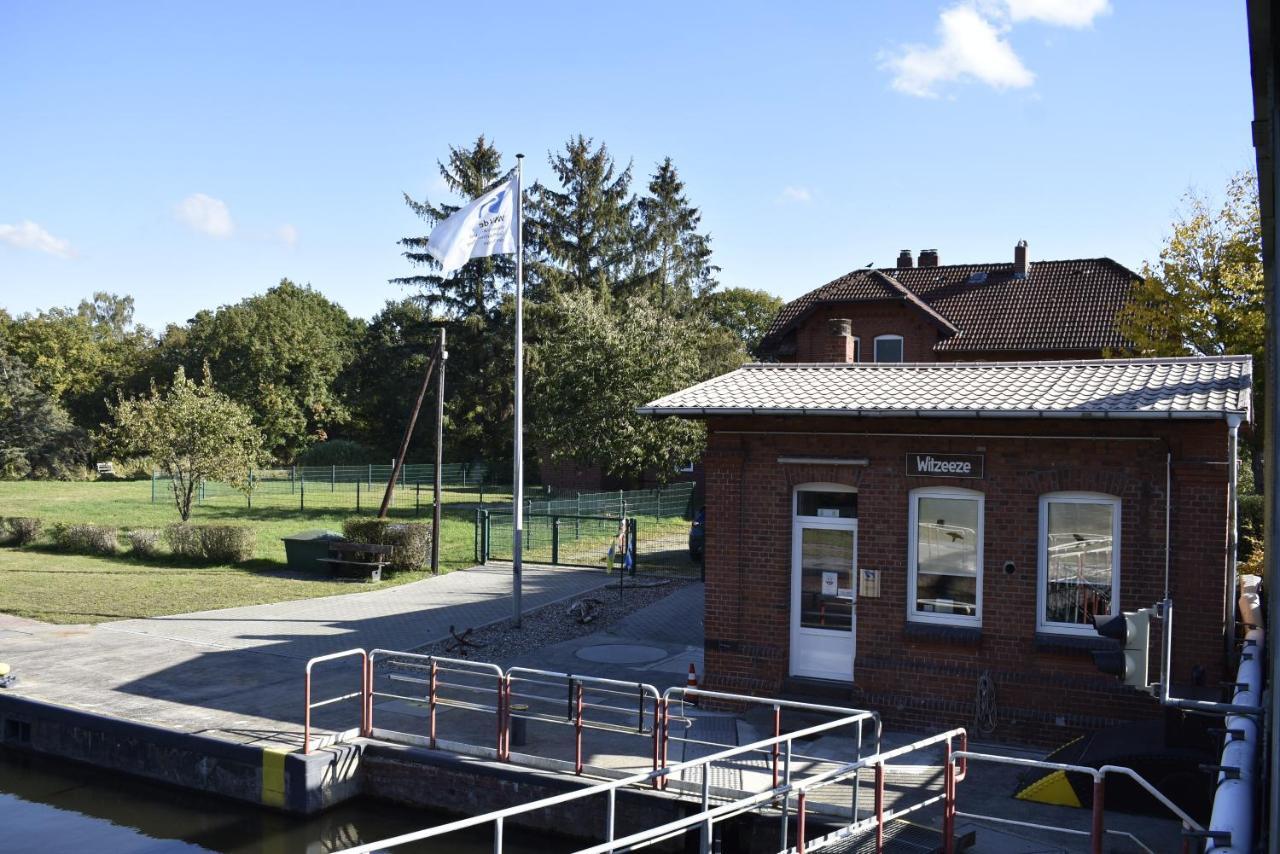 Pension Zur Schleuse Garni Am Elbe Luebeck - Kanal In Witzeeze Buitenkant foto